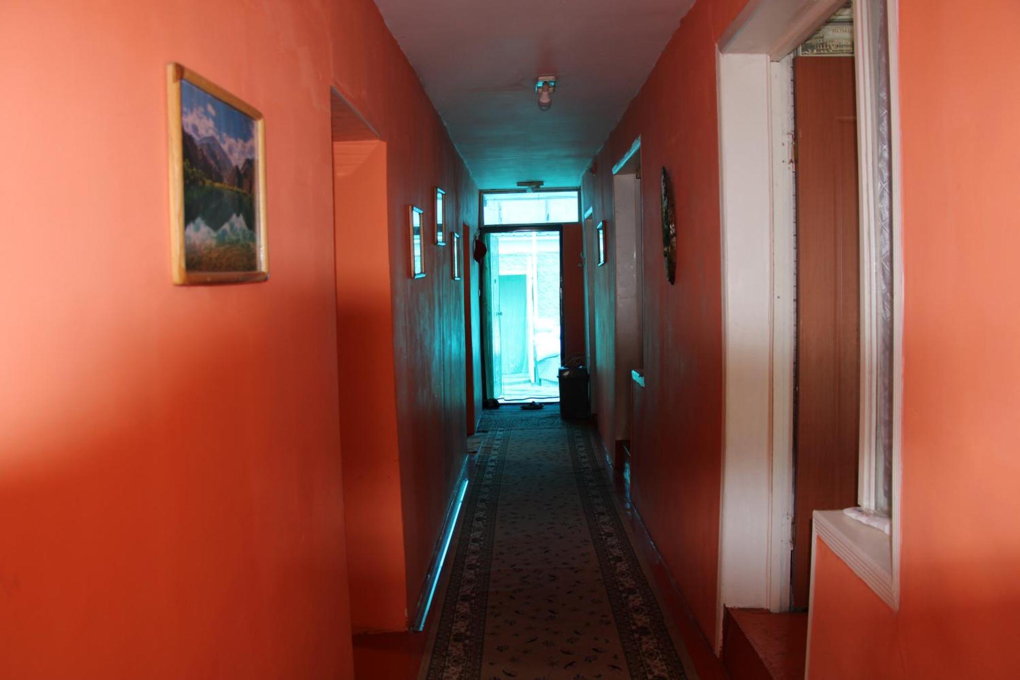 Guest House On Derbisheva Karakol Eksteriør billede