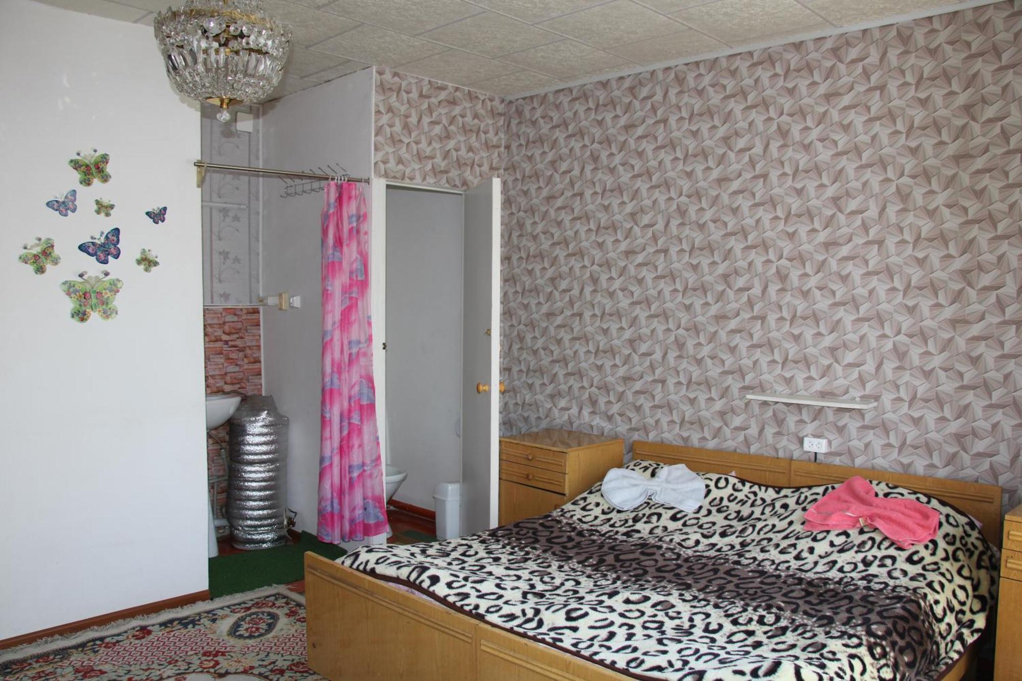 Guest House On Derbisheva Karakol Eksteriør billede